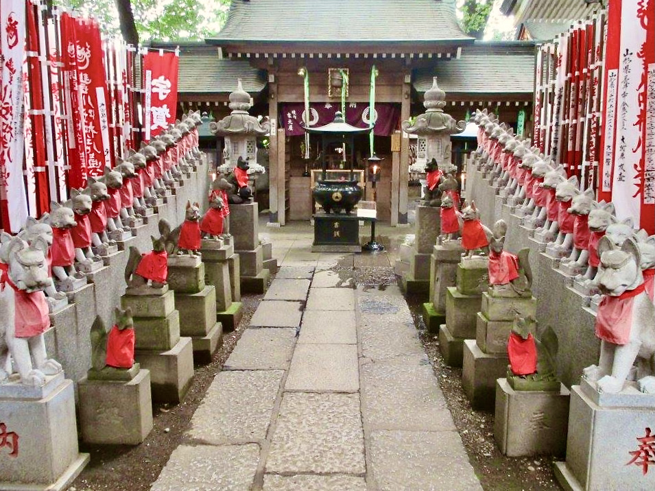 Toyokawa Inari Betsuin (shinjitai: 豊川稲荷; kyūjitai: 豐川稲荷)